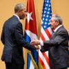 Obama en Cuba: legado y primarias. Barack Obama y Raúl Castro se dan la mano en una rueda de prensa conjunta el pasado 21 de marzo en La Habana.