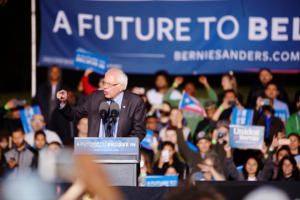 EEUU: a esperar lo inesperado. Bernie Sanders y Donald Trump se dirigen a sus seguidores en sendos mítines.