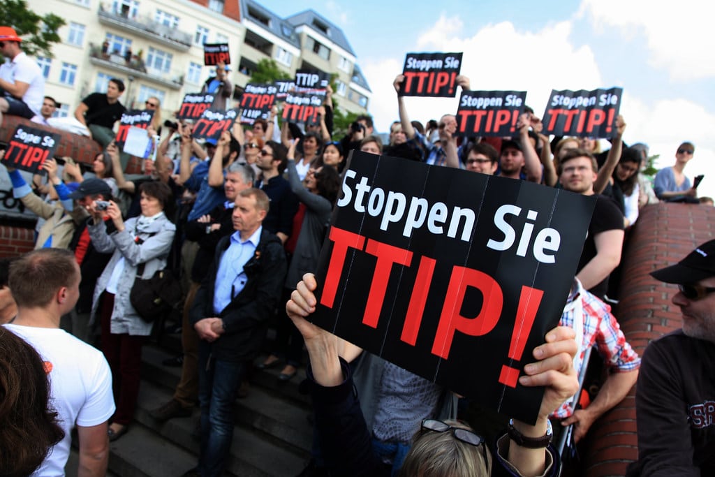 El TTIP: ¿héroe o villano?. Flashmob contra el TTIP en un mitin de la CDU en Hamburgo en 2014.
