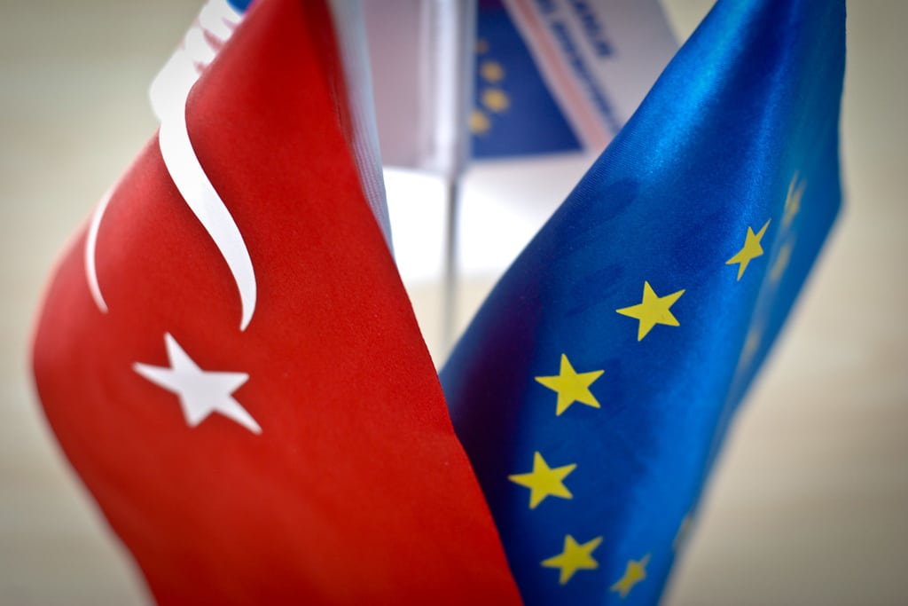 Turkey and the European Union flags. Photo: Ian Usher (CC BY-NC-SA 2.0). Elcano Blog
