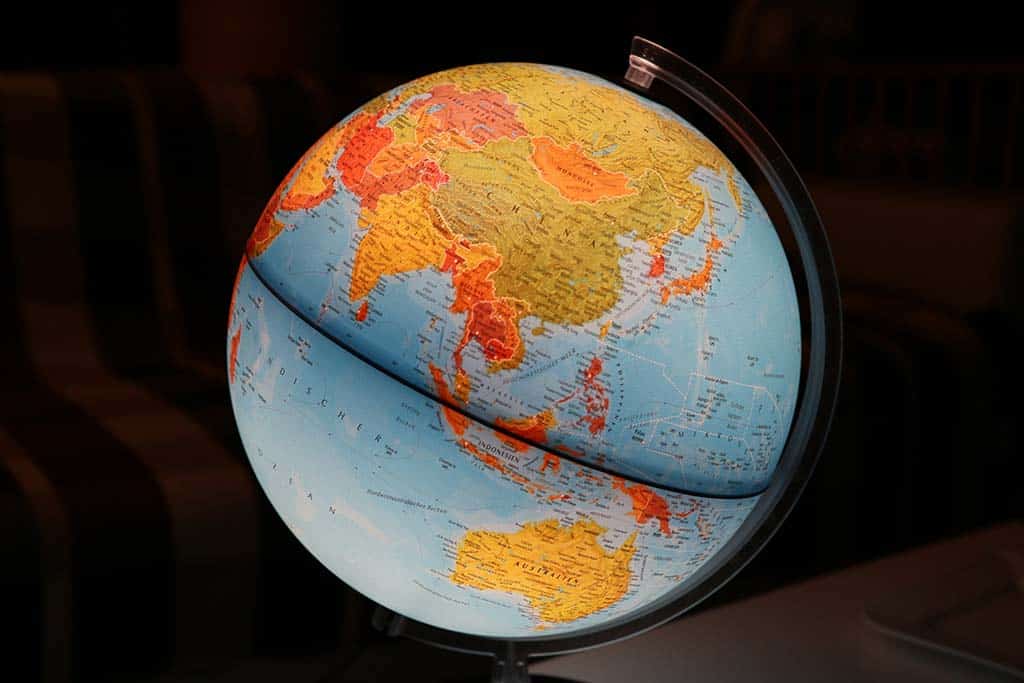 Las cadenas globales de valor en la nueva globalización. Globo terráqueo iluminado. Foto: Pixabay. Blog Elcano