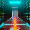 Ucrania en busca de refugio digital. Centro de datos con racks de servidores en una sala de pasillo. Foto: DCStudio (Freepik)