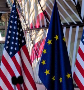 Flags of the EU and the United States at the EU-US Summit in Brussels (2017).