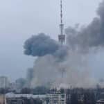 Bombardeo de las antenas de telecomunicaciones en Kyiv durante la guerra en Ucrania (3/3/2022)