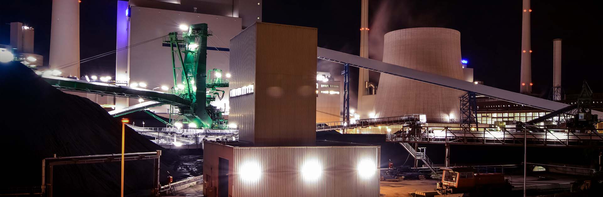 El sector energético en la encrucijada de la descarbonización. Imagen de una planta eléctrica alimentada por carbón