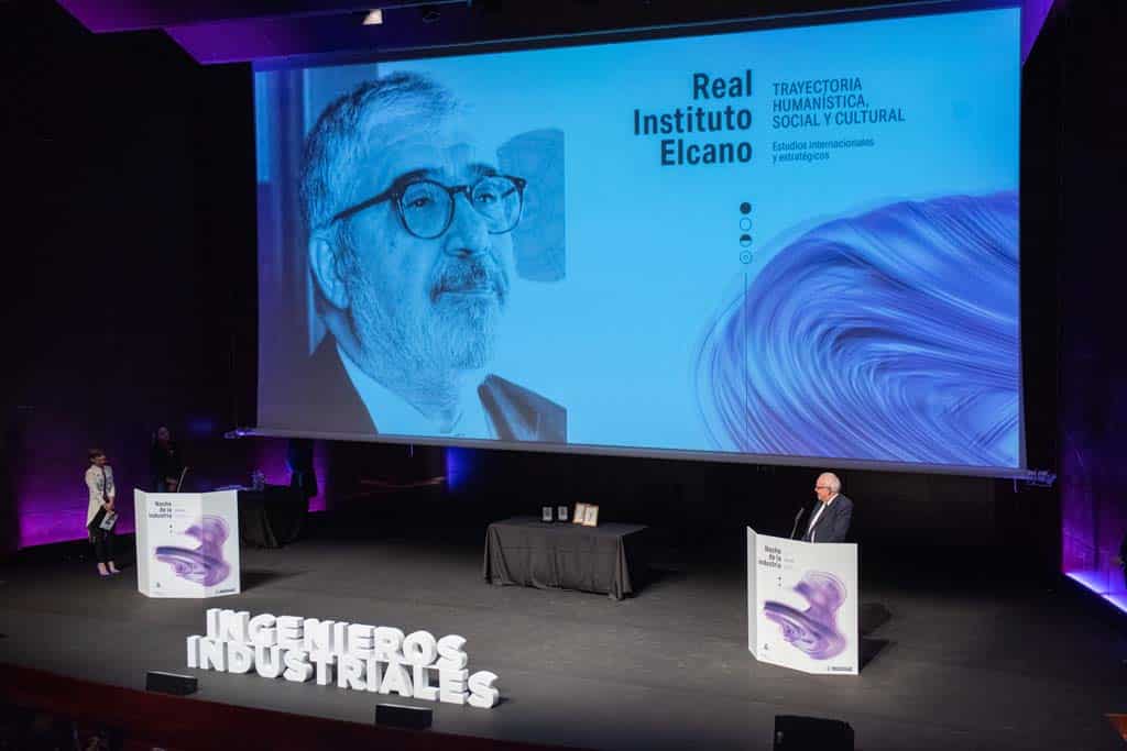 Mención honorífica al Real Instituto Elcano por su “Trayectoria Humanística, Social y Cultural”. XXII edición de las Menciones Honoríficas del Colegio Oficial de Ingenieros Industriales de Madrid (COIIM)