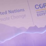 Imagen con los logos de la UNFCC y la COP27 en Sharm el Sheij con las banderas de la ONU y Egipto, país organizador de la COP
