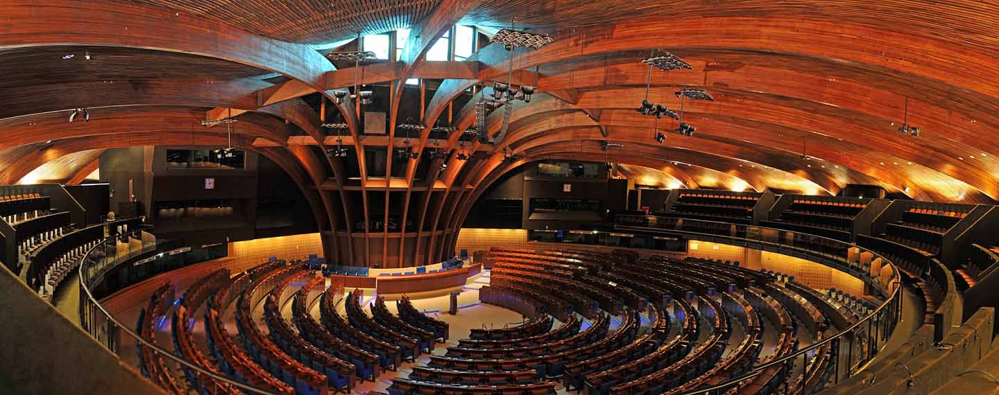 Interior de la Cámara Plenaria del Consejo de Europa en Estrasburgo