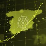 Mapa de España en el mundo en 2023 con logo del podcast Conversaciones Elcano del Real Instituto Elcano