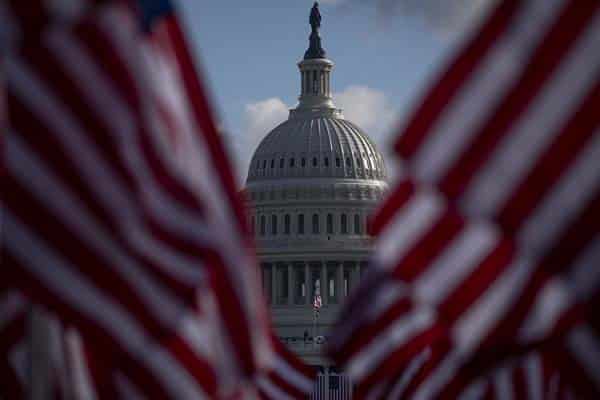 destacado 886 estado de la union 2023Discurso del Estado de la Unión 2023. Banderas estadounidenses cerca del Museo del Aire y del Espacio de Washington D.C en EEUU