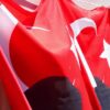 Balanza de pagos. Banderas de Turquía con la imagen de Mustafa Kemal Atatürk colgadas en una calle del barrio de Halaskargazi en Estambul