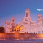 Conferencia preparatoria sobre la Presidencia española de la UE. Fuente de la Plaza de Cibeles en Madrid. Al fondo, el edificio de Correos de España, actualmente sede del Ayuntamiento de Madrid