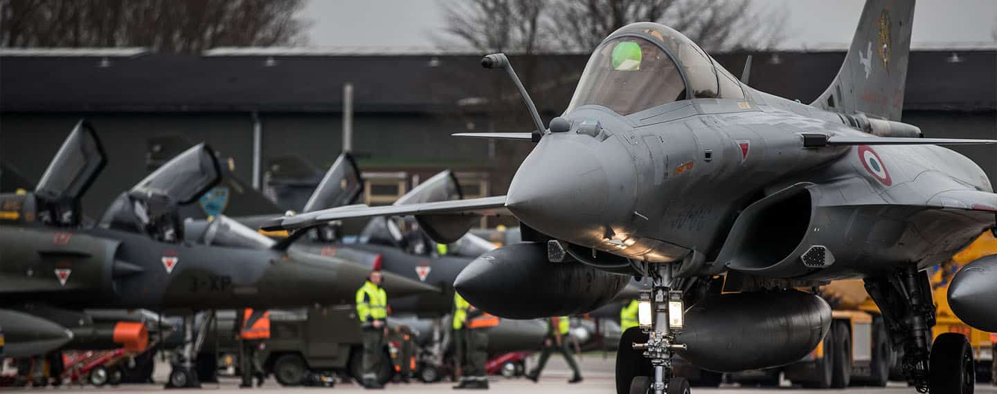 Rafale franceses en el ejercicio internacional Frisian Flag de 2018 en la Base Aérea de Leeuwarden, Países Bajos. Hasta allí acudieron aeronaves de varios países de la OTAN para ejercitar de manera conjunta sus capacidades en situaciones de conflicto.