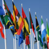 Rusia en África. Banderas de países africanos en sus mástiles durante la Cumbre Rusia-África de 2019 en Sochi (Rusia)