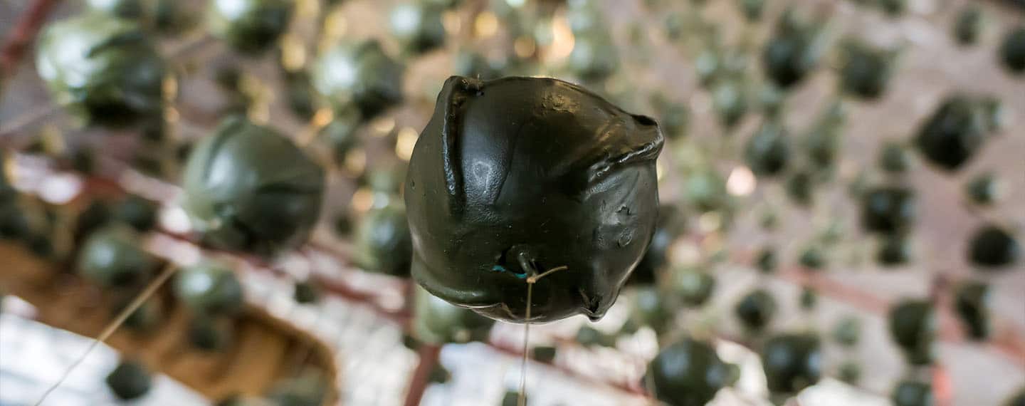 Exposición de bombas racimo en Laos