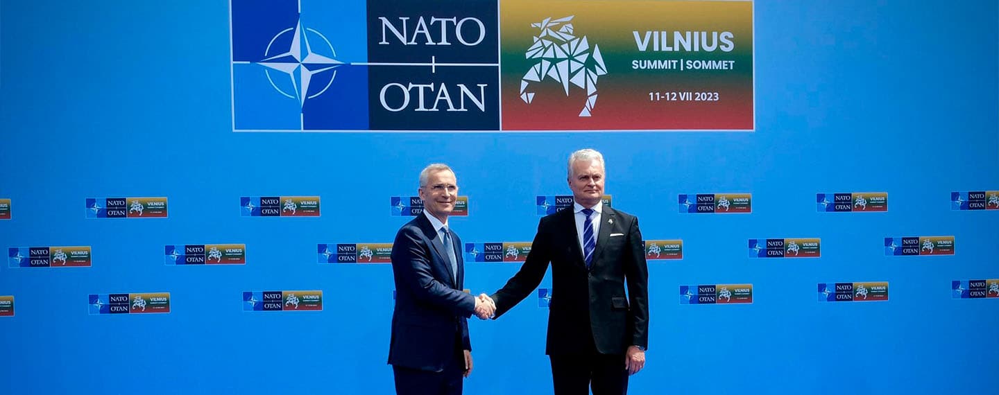 Jens Stoltenberg (secretario general de la OTAN) y Gitanas Nausėda (presidente de Lituania) antes de la Cumbre de Vilna (10/07/2023)