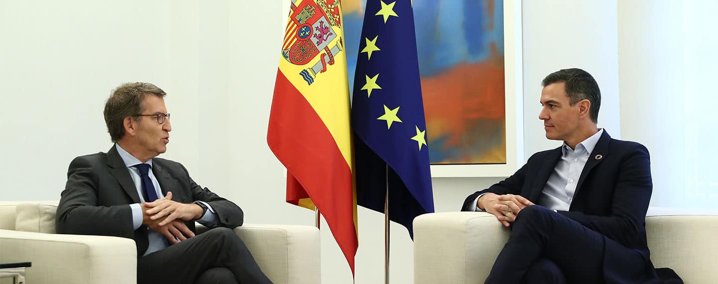 Pedro Sánchez receives the president of the PP, Alberto Núñez Feijóo (10/10/2022).