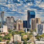 Vista panorámica de las torres de la avda. Santa Teresa en Asunción (Paraguay), donde se destaca la del Banco Itaú, uno de los principales bancos latinoamericanos