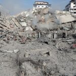 Ruinas de la torre Watan, destruida por los ataques aéreos israelíes en la ciudad de Gaza (8/10/2023). Foto: Palestinian News & Information Agency (Wafa) in contract with APAimages (Wikimedia Commons / CC BY-SA 3.0)