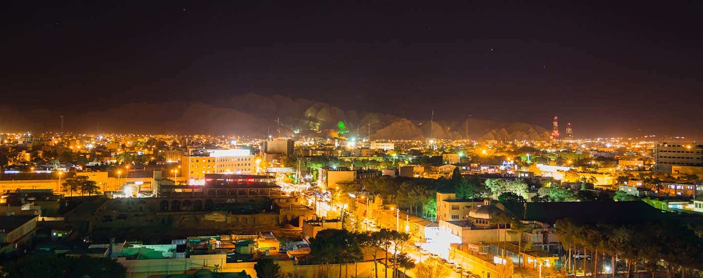Vista nocturna de la ciudad de Kerman, ciudad histórica del sudeste de Irán, donde tuvo lugar doble atentado del pasado 3 de enero asumido por el grupo Dáesh o Estado Islámico