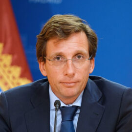 José Luis Martínez-Almeida. Alcalde. Ayuntamiento de Madrid. Patronato del Real Instituto Elcano