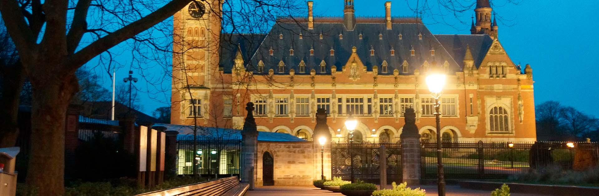 Imagen panorámica del Palacio de la Paz, sede de la Corte Internacional de Justicia, el principal órgano judicial de Naciones Unidas, en La Haya (Países Bajos)