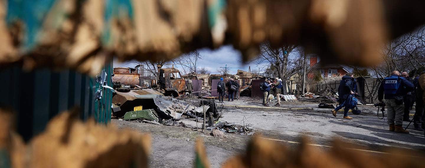 Destrozos en la ciudad de Bucha, en la región de Kyiv (Ucrania), donde se produjeron matanzas masivas de civiles durante la ocupación de las tropas rusas en abril de 2022