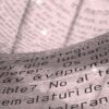 Foto del detalle de los textos del monumento a las víctimas del 11-M en Madrid, España, con un filtro de color rojo. Implicación de los yihadistas