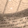Foto del detalle de los textos del monumento a las víctimas del 11-M en Madrid, España, con un filtro de color amarillo. Radicalización yihadista
