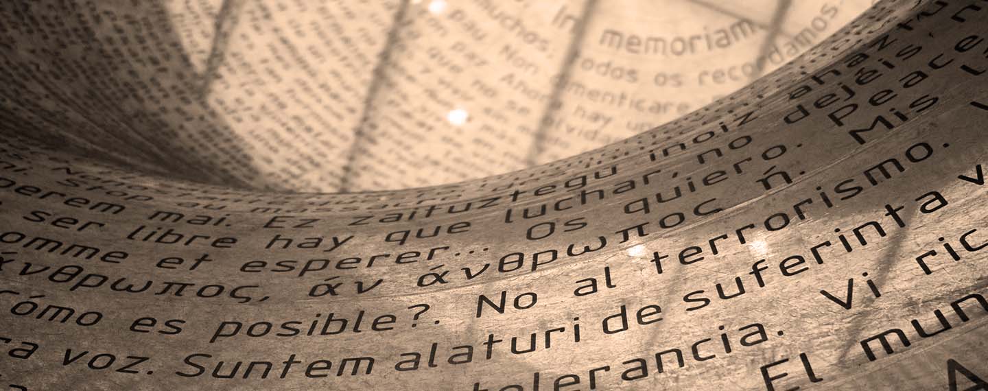 Foto del detalle de los textos del monumento a las víctimas del 11-M en Madrid, España, con un filtro de color amarillo. Radicalización yihadista