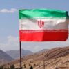 Bandera iraní sobre un yacimiento arqueológico en Bishapur (Irán).