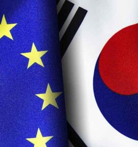 Banderas de la Unión Europea y de Corea del Sur, una al lado de la otra
