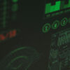 Vista en primer plano de un sistema de hacking. Ciberrresiliencia