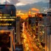 Vista de la Avenida Paulista en São Paulo (Brasil) al atardecer. La ciudad de São Paulo concentra el primer ecosistema latinoamericano de startups