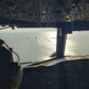 Vista diurna desde la cabina de un avión de 4 barcos de la Armada española en una demostración de la Fuerza naval de la Unión Europea Operación Atalanta, con mar en calma y cielo parcialmente nublado