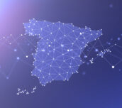 Mapa geométrico de España con una red de polígonos.