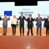 Signing ceremony for the Mercosur-EU agreement in Asunción, Paraguay (17/01/2026). On stage, raising their hands together, from left to right: José Raúl Mulino, President of Panama; Rodrigo Paz, President of Bolivia; Antonio Costa, President of the European Council; Ursula Von der Leyen, President of the European Commission; Santiago Peña, President of Paraguay; Javier Milei, President of Argentina; Yamandú Orsi, President of Uruguay; and Mauro Vieira, Brazilian Minister of Foreign Affairs. Behind them, a table bearing the words “Presidencia Pro Tempore Paraguay 2026” (Paraguay Pro Tempore Presidency 2026) displays some of the flags of the signatory countries and, further back, a screen bearing the words “Signing ceremony: Association between Mercosur and the European Union”, framed by the flags of Mercosur and the European Union.